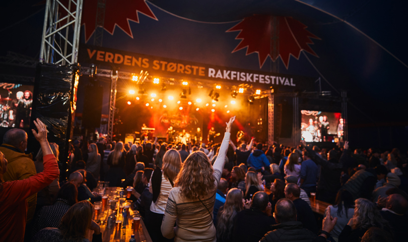 rakfisk-stortelt-scene-publikum-2021 Øst-vestekspressen