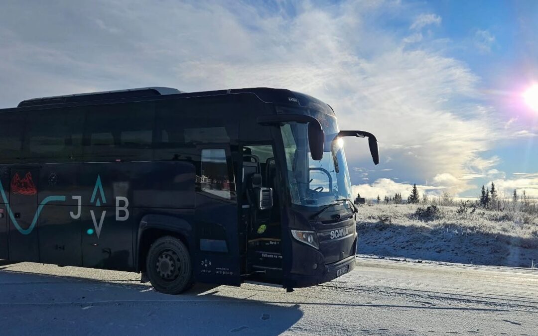 Vy Buss overtar drift av ekspressbussene – JVB satser videre på reiseliv og turbuss